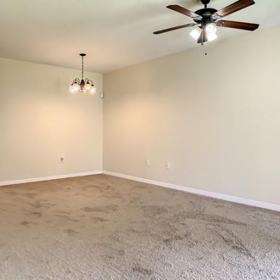 Living room/dining area