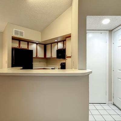 Venetian Place, move-in ready condo