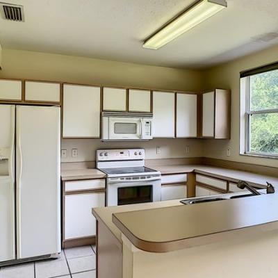 Kitchen with breakfast bar