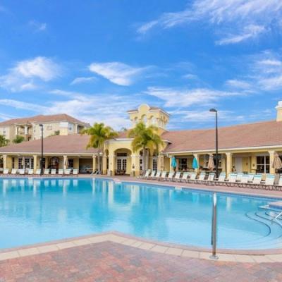 Heated pool and spa at Vista Cay